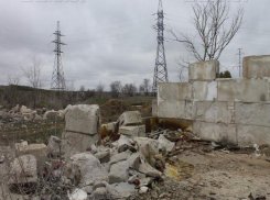 В Волгограде многодетную семью пытались поселить на земли с ядохимикатами