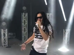 Ольга Бузова оказалась под кайфом от Волгограда и спела «Тоже музыку»