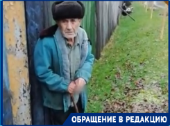 «Быки стоят, в окна глядят»: возмутившемуся строительством телятника ветерану разбили окна под Волгоградом