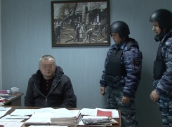  В Волгограде сотрудники МЧС 6 лет получали от владельца АЗС взятку
