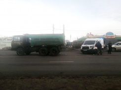 В Волгограде скорая помощь протаранила КАМАЗ