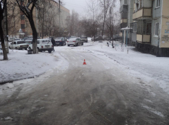 В Краснооктябрьском районе Волгограда неопытная водитель сбила пенсионерку 