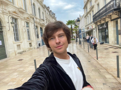 Вдовца Прохора Шаляпина в новом образе спутали с Бредом Питтом и Сергеем Зверевым