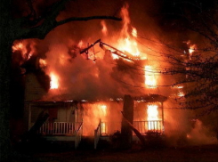 В Волгограде на пожаре пострадала 12-летняя школьница