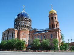 В волгоградский храм привезли редкую святыню - частицу Голгофского камня