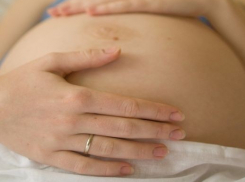 Под Волгоградом 15-летняя девочка родила сына от 22-летнего парня