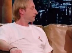 «Его стрижет сама Рудковская?»: хейтеры засмеяли прическу Евгения Плющенко