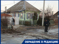 «Ночь не продержимся - вода будет в домах»: из-за коммунальной аварии затопило юг Волгограда