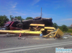 В Волгограде произошло серьезное ДТП с участием автокрана