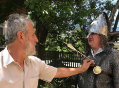 Волгоградский депутат получил стрелу в могучую грудь