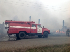 Спасатели эвакуировали 40 человек из пожара на севере Волгограда