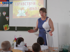 Статусные волгоградцы поздравили с праздником учителей