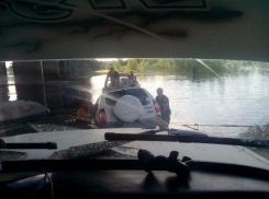 Под Волгоградом в Волге утонул отечественный внедорожник