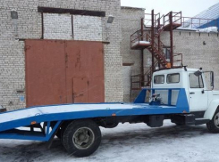 В Волгограде 22-летние рецидивисты угнали эвакуатор