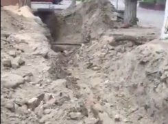 Позорные «кротовьи ходы» в 3 минутах ходьбы от мирового музея возмутили волгоградку