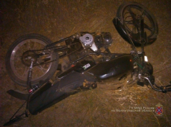 Под Волгоградом 18-летний водитель мопеда протаранил «Ниву»: 2 в больнице