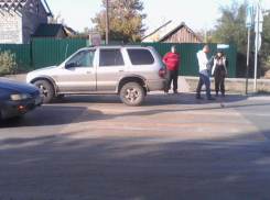 На юге Волгограда работник ЖБИ сбил 40-летнюю