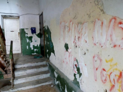 Пугающий подъезд на острове Людникова показал волгоградец