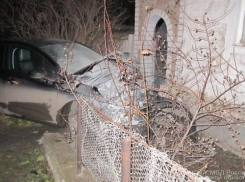 ﻿Водитель Citroen протаранил жилой дом во время преследования под Волгоградом