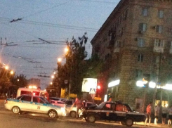 В Волгограде 24-летний водитель центральной прокуратуры протаранил авто ППС