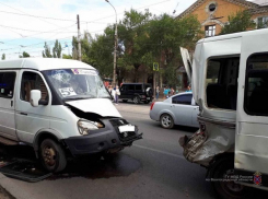 Трое волгоградцев пострадали в аварии с дерзкими маршрутчиками
