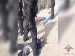 Задержали профессиональных автоугонщиков новых иномарок в Волгограде