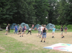 Под Волгоградом из-за нарушений закрыли детский палаточный лагерь «Средиземье»