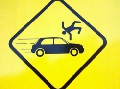 Под Волгоградом неизвестный сбил 32-летнюю женщину и скрылся