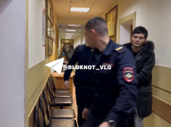 Волгоградский блогер покрутил членом и показал анус в прямом эфире