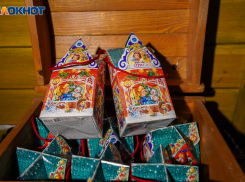 Новогодние подарки по 49 конфет закупают волгоградским детям на 19 млн