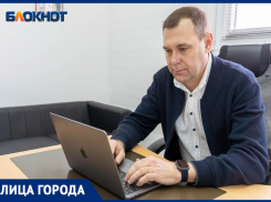 «У нас работают люди и с татуировками, и с необычным цветом волос», – директор контактного центра Банка Хоум Кредит Александр Паршев