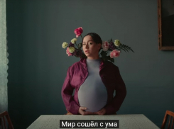 Заменили Ленина на отца ребенка: новый клип беременной Манижи снимали в Волгограде