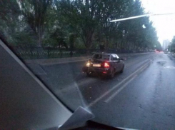 В центре Волгограда автобус «Питеравто» протаранил легковушку