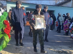 Под Волгоградом похоронили погибшего в спецоперации 27-летнего военного 