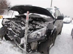 6-летний ребенок и водитель погибли в лобовом столкновении иномарок под Волгоградом