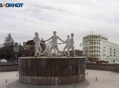 Тогда и сейчас: жилой дом-призрак на Привокзальной площади в Волгограде