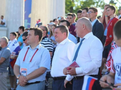 Губернатор Волгоградской области Андрей Бочаров немного подрос