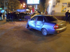 В центре  Волгограда иномарка влетела в подземный переход