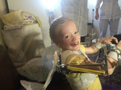 Новогоднее чудо: волгоградские врачи подарили сестрам из Владимира возможность двигать ручками 