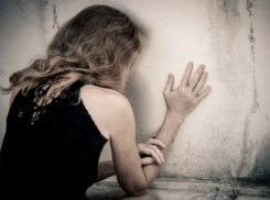 Белгородец в Волгограде изнасиловал подругу детства на глазах ее 3-летнего сына