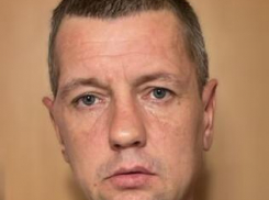 Голубоглазый и высокий мужчина в черной куртке пропал под Волгоградом 