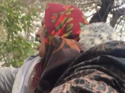 Угрозы пенсионерки пустить пулю в лоб проститутке попали на видео в Волжском