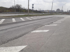 Необычный ремонт дороги на Мамаевом кургане после нанесения разметки снял на видео волгоградец