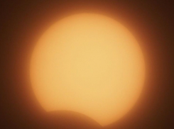 Волгоградский планетарий показал фото частичного солнечного затмения 