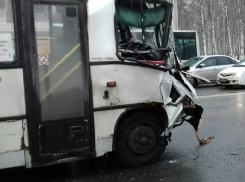 Стало известно точное количество пострадавших в столкновении троллейбуса с легковушкой в Волгограде