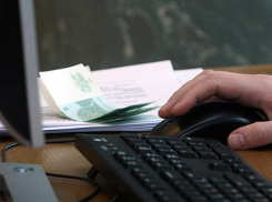 Под Волгоградом депутат «занимала» крупные суммы со счетов пенсионеров