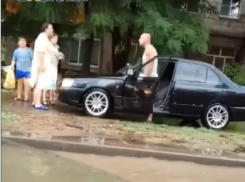 Скандал «Яжматери» и автохама попал на видео в Волгограде