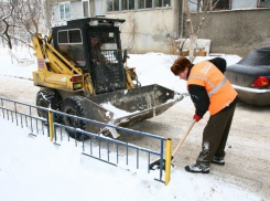 Чиновники проверят, как убирают снег во дворах в Волгограде