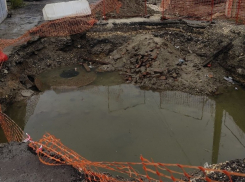 «Оставили на проветривание?»: котлован на Эльтонской в Волгограде никуда не исчез