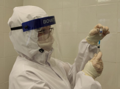 В листе ожиданию на прививку от коронавируса в Волжском стоят 3 000 горожан